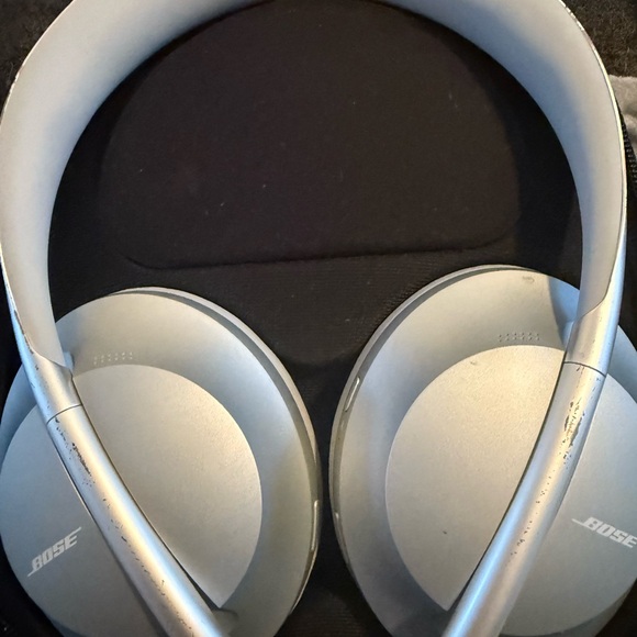 Bose Headphones 700 Noise Cancelling Headphones with Built-in Microphone - Picture 7 of 11